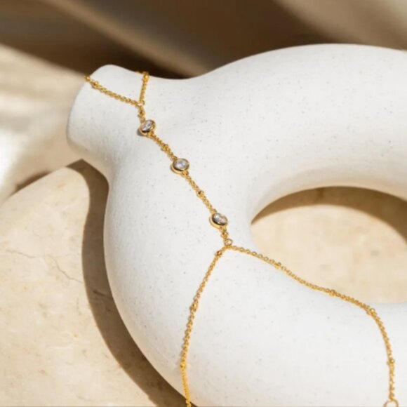 Crystal Hand Bracelets Minimalist Hand Chain Bracelet with Dainty Gift For Her - Picture 3 of 5